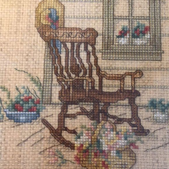 Two matching framed cross stitch pieces depicting flowers/antique chairs/quilt - Picture 9 of 16